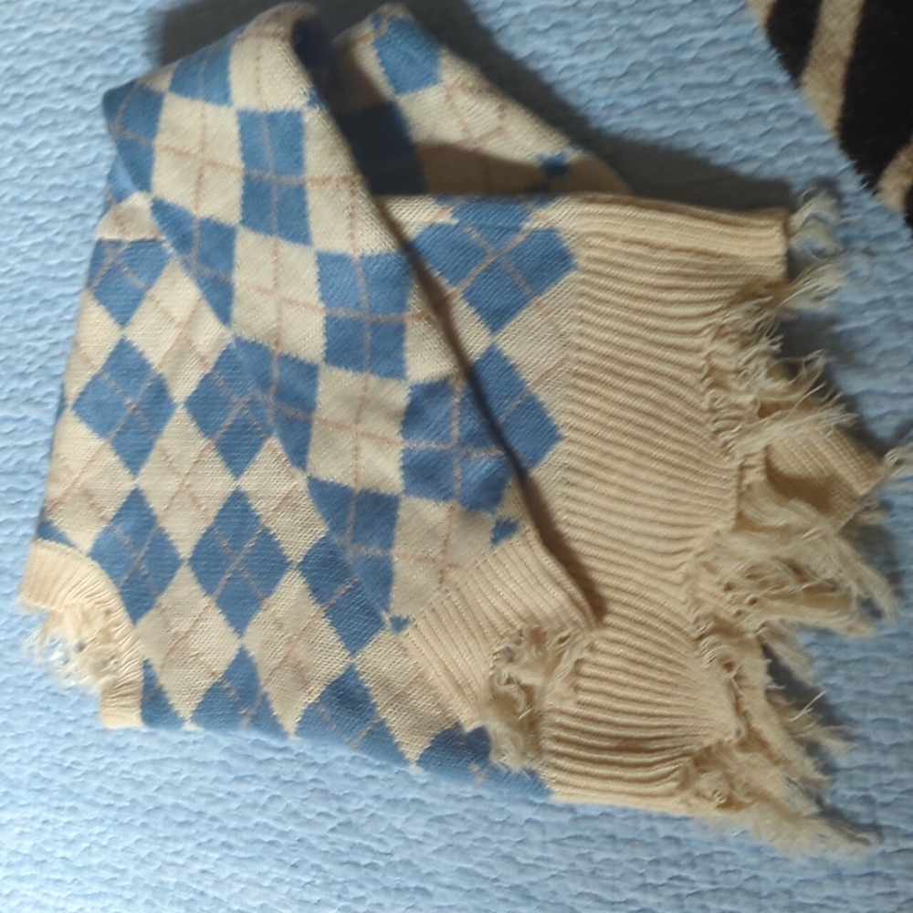 Sweater - Picture 3 of 3